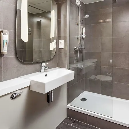 Ibis Centre Irving Street Hotel 2*