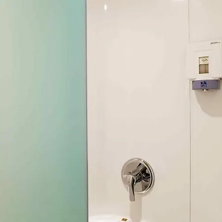 Ibis Centre Irving Street Hotel 2*